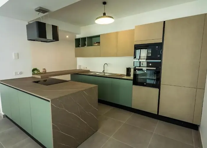 Stylish Two-bedroom Retreat Near Balluta Bay Pat2 *