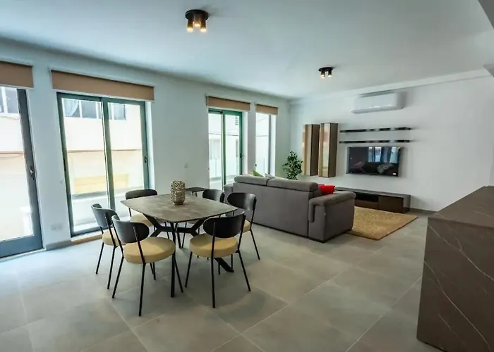 Stylish Two-bedroom Retreat Near Balluta Bay Pat2 Appartement Sliema