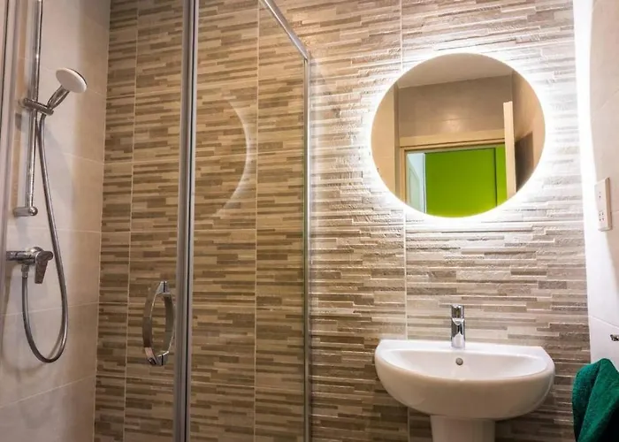 Stylish Two-bedroom Retreat Near Balluta Bay Pat2