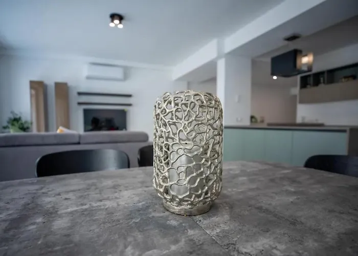 Stylish Two-bedroom Retreat Near Balluta Bay Pat2 *