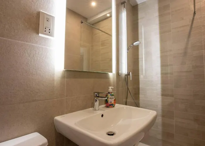 Stylish Two-bedroom Retreat Near Balluta Bay Pat2 شقة سليمة