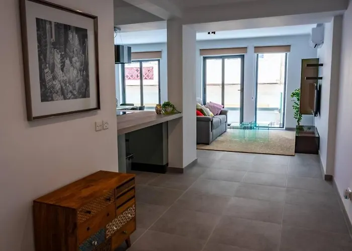 Stylish Two-bedroom Retreat Near Balluta Bay Pat2 *