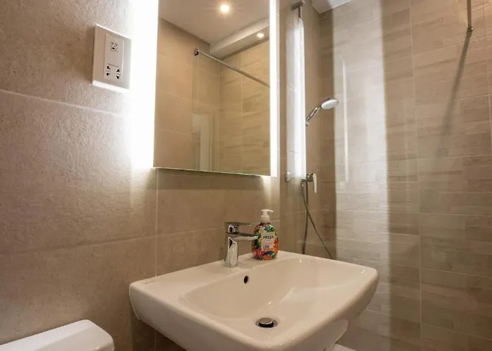 Stylish Two-bedroom Retreat Near Balluta Bay Pat2 شقة سليمة